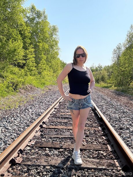 Oh Olivia Xoxo free model pic