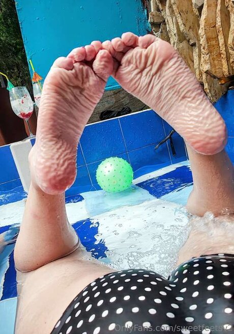 teen feet onlyfans naked image