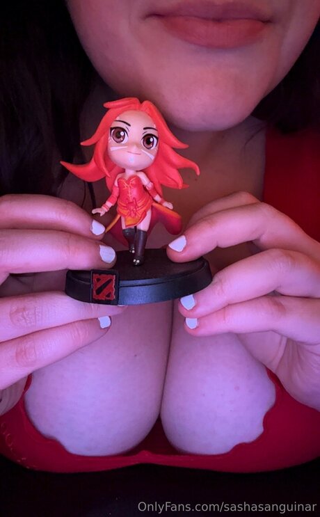 Sashasanguinar nude actress pictures