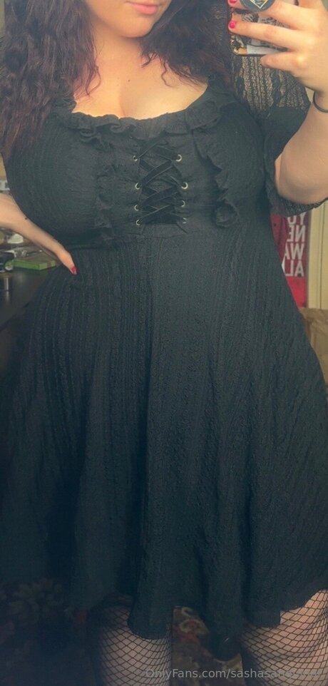 Sashasanguinar perfect actress pics