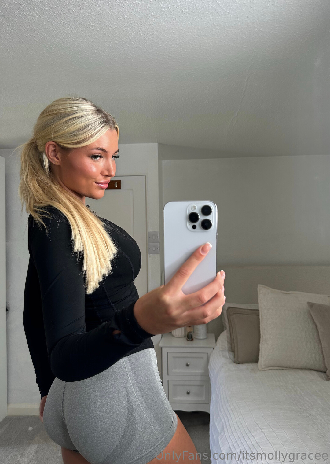 Itsmollygracee pornographic star pics