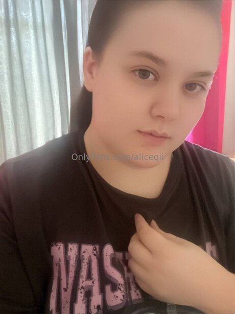 Aliceqii star naked image