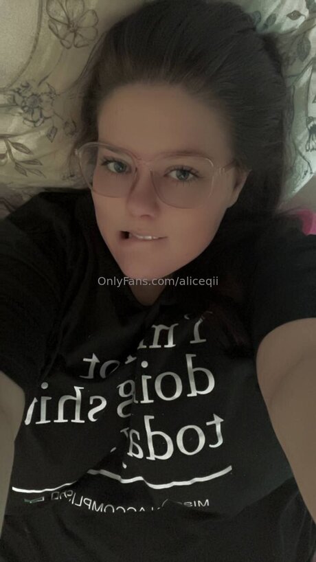 Aliceqii pretty pornstar img