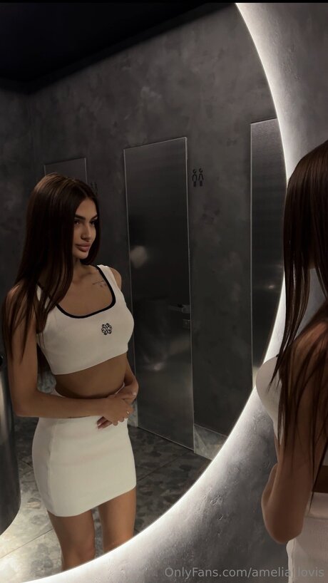 Amelia Lovis model naked img