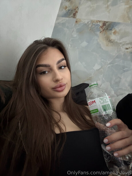 Amelia Lovis adult model galleries