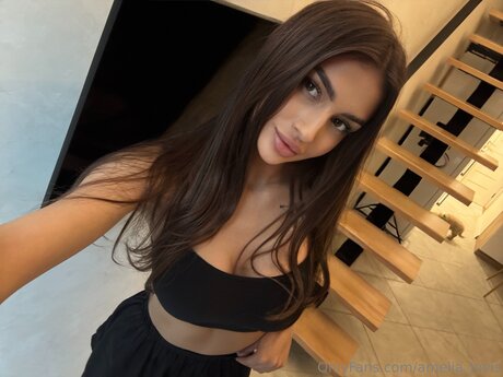 Amelia Lovis nude model photos