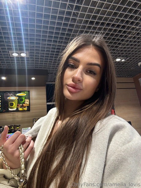 Amelia Lovis model perfect picture