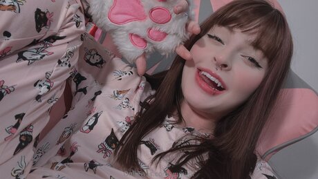 Yumiiof model hot image