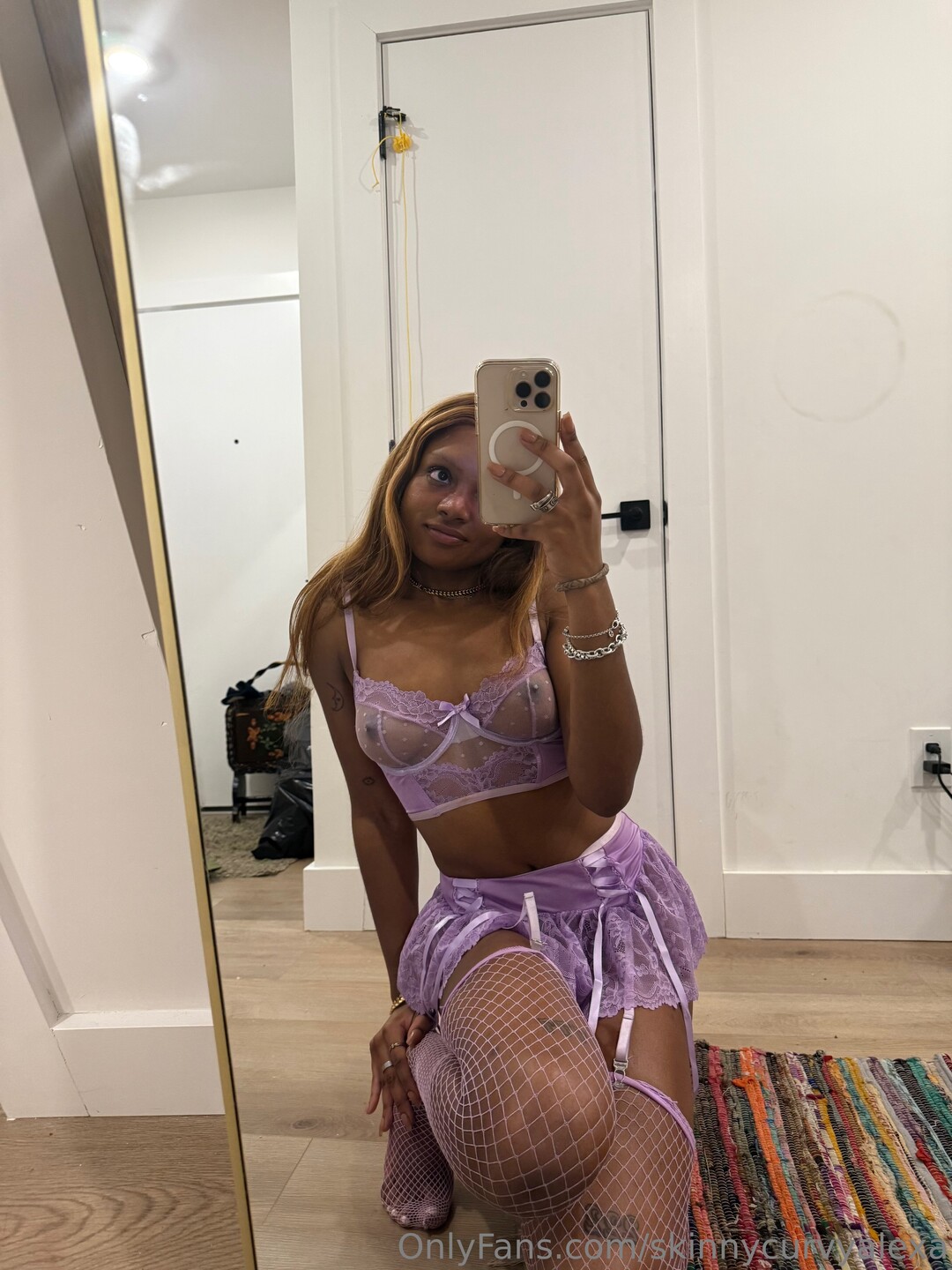 Skinnycurvyalexa nude star pictures