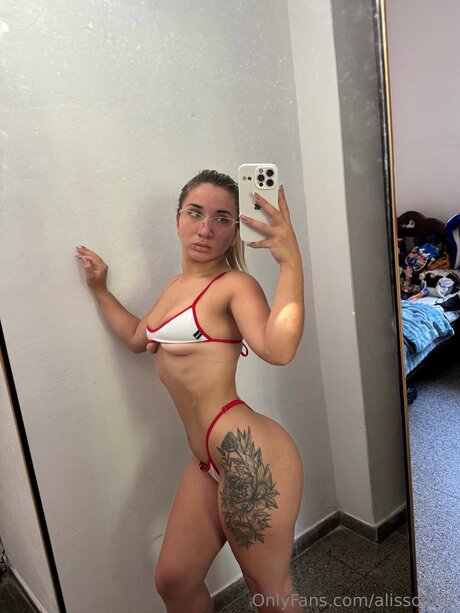 Alissonfox nude model gallery