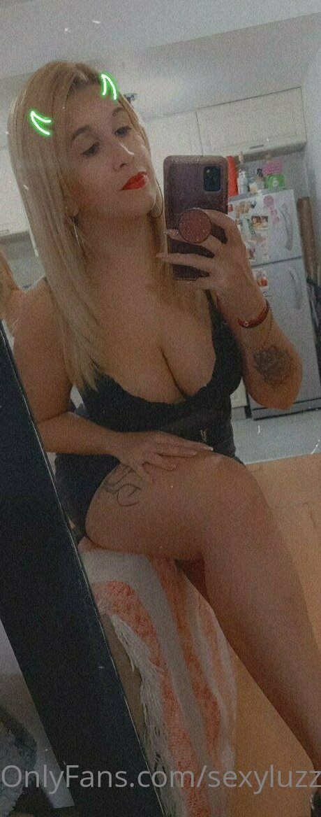 Sexyluzz pretty model img