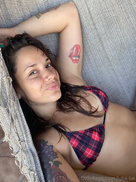 Julia Be high quality star images