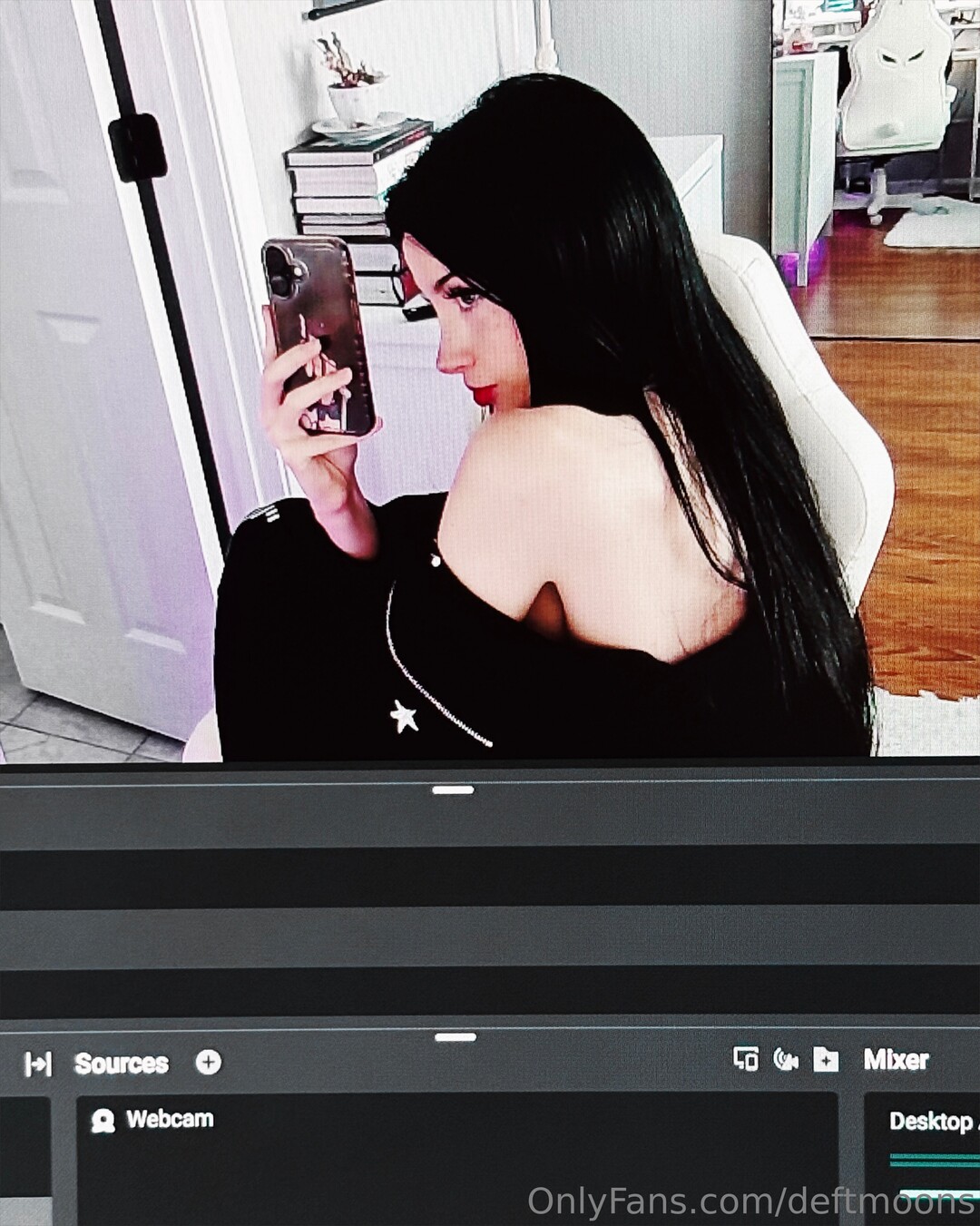 Deftmoons model naked galleries