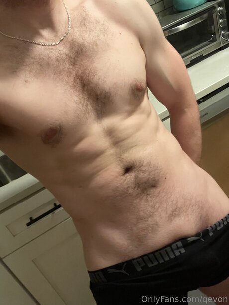 Qevon model nude pic