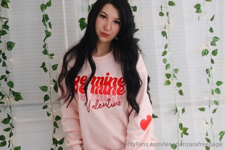 Lenadanzarafreepage sexy actress picture