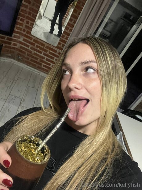 Kellyfish model pornographic photo