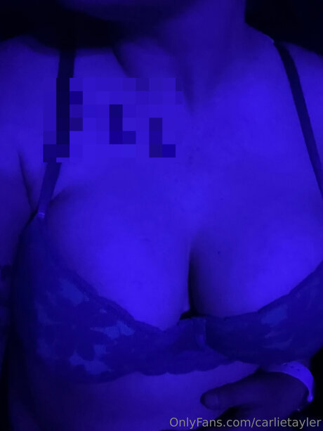 Carlietayler pornstar sexy pictures