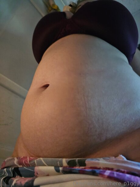 Here P1ggy pornstar top pic