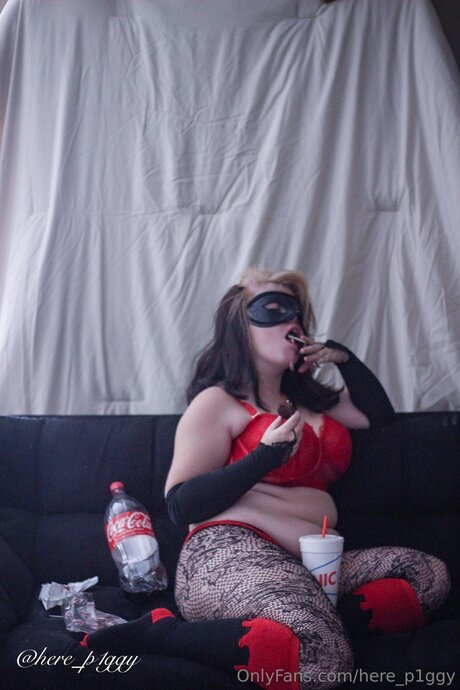 Here P1ggy hot actress picture