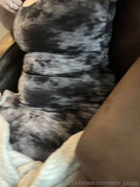 Here P1ggy exclusive pornstar galleries