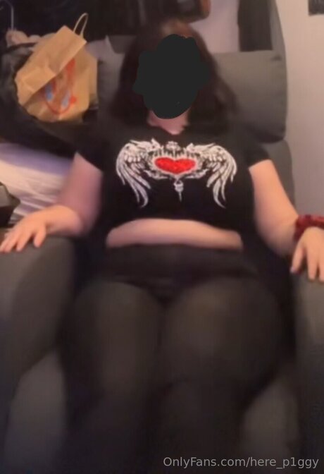 Here P1ggy model hot pic