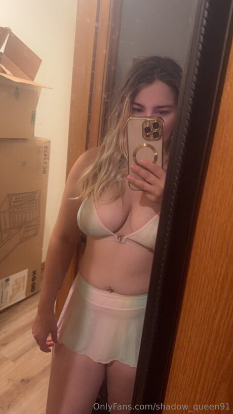 Shadow Queen91 erotic actress pictures