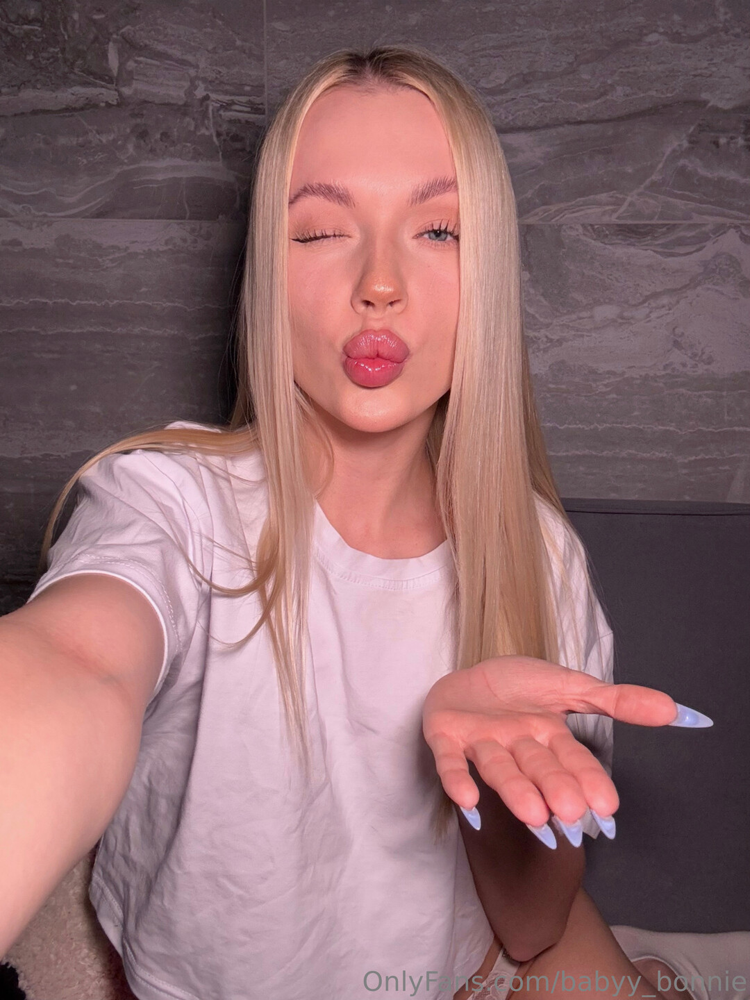 Babyy Bonnie perfect pornstar pic