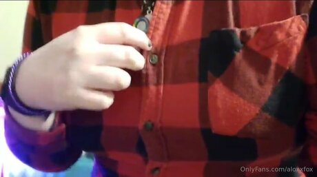 Aloxxfox star nudes pic