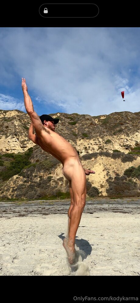 Kodykarma model top pictures