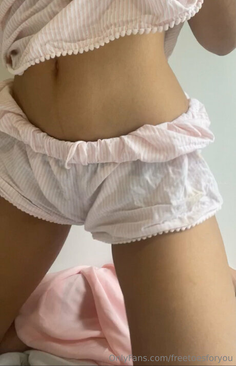 Freetoesforyou model art galleries