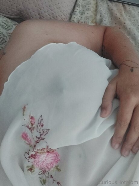 U27739437 nude actress photo