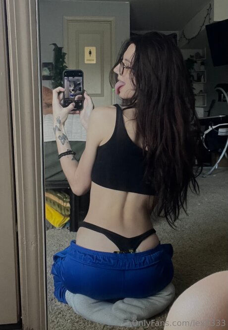 Lexh333 naked model image