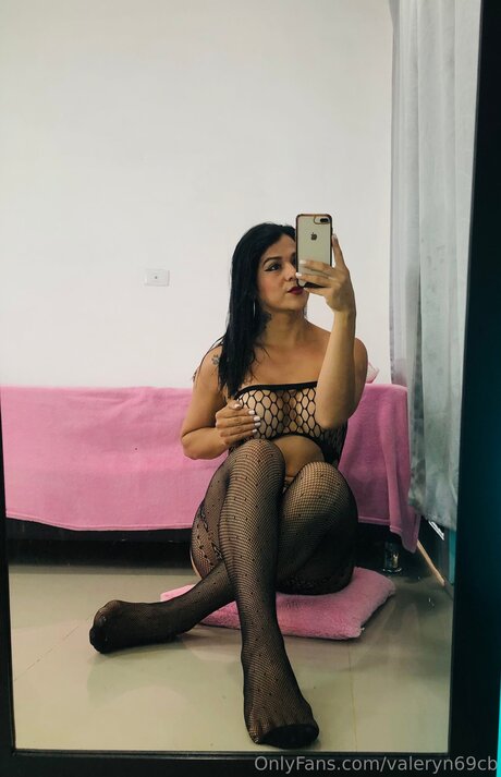 Valeryn69cb nude model images