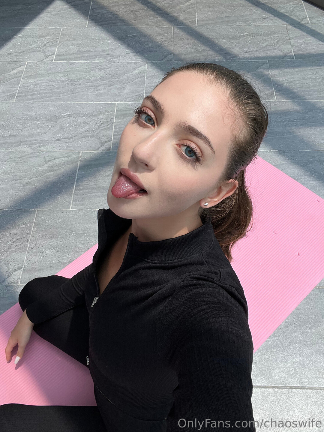 Chaoswife model nude picture