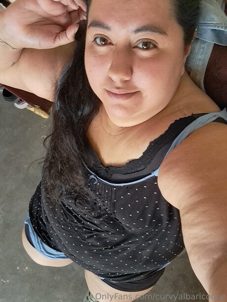 Curvyalbaricoque sexy star photos