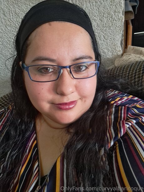 Curvyalbaricoque porn model pics