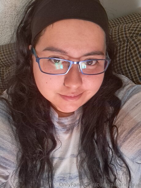 Curvyalbaricoque star porn pics