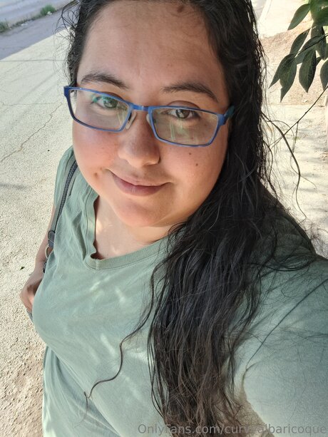 Curvyalbaricoque beautiful model photos