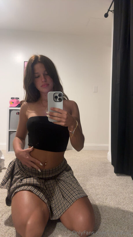 midget girls onlyfans pornographic image
