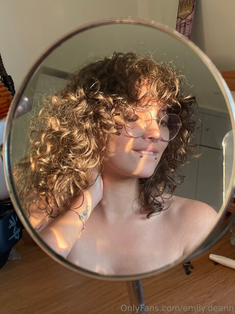 Emily Deann beautiful actress picture