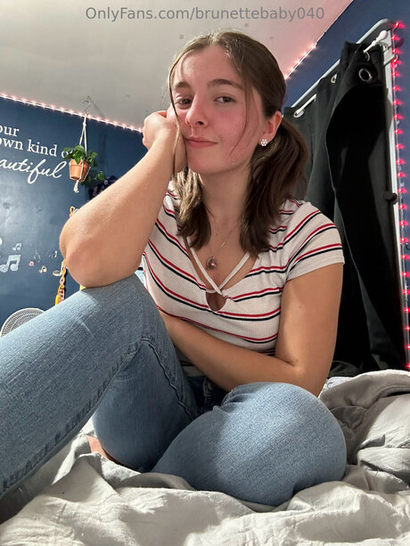 Brunettebaby040 erotic actress pics