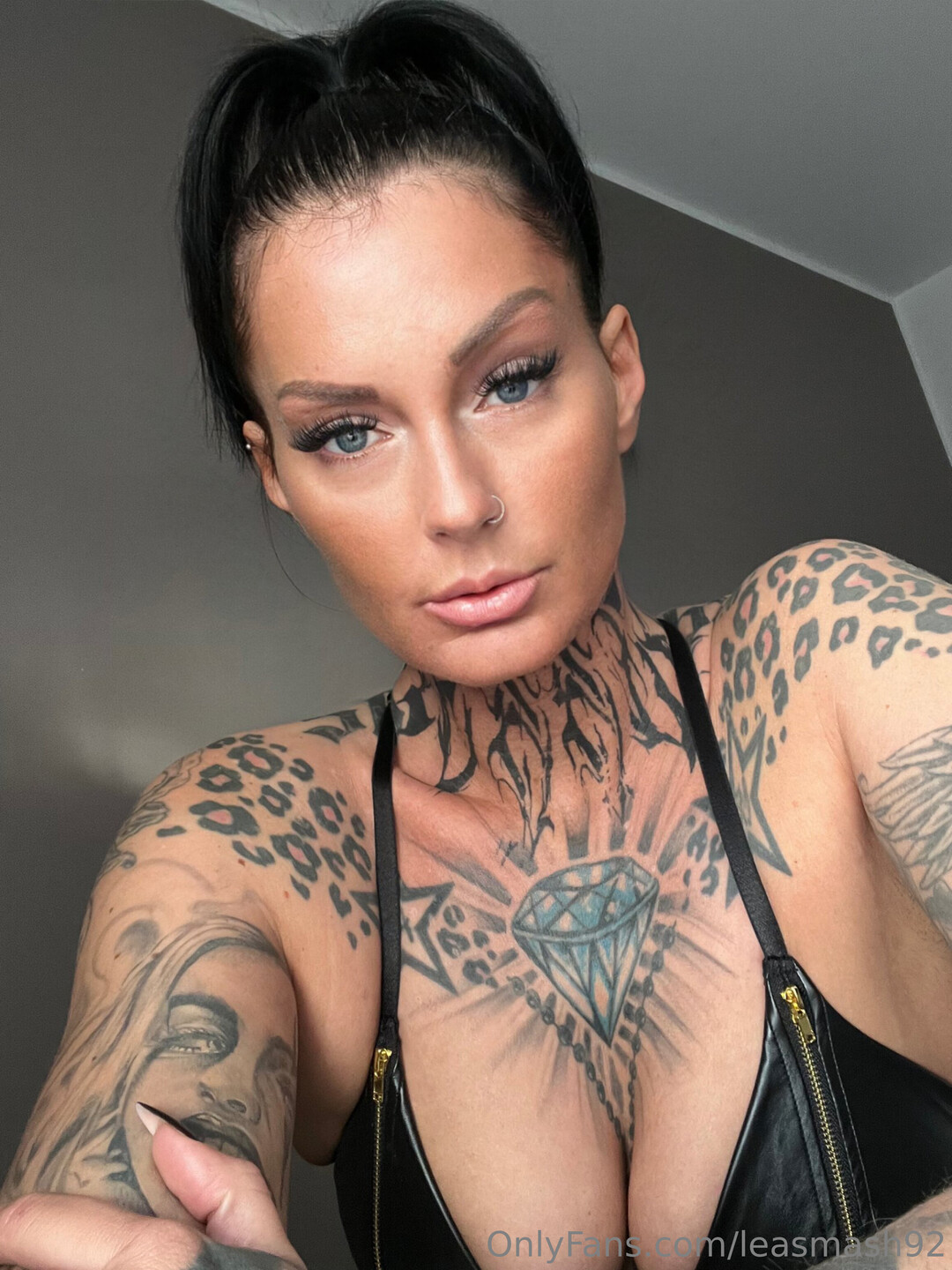 Elaineshubz star hd pictures