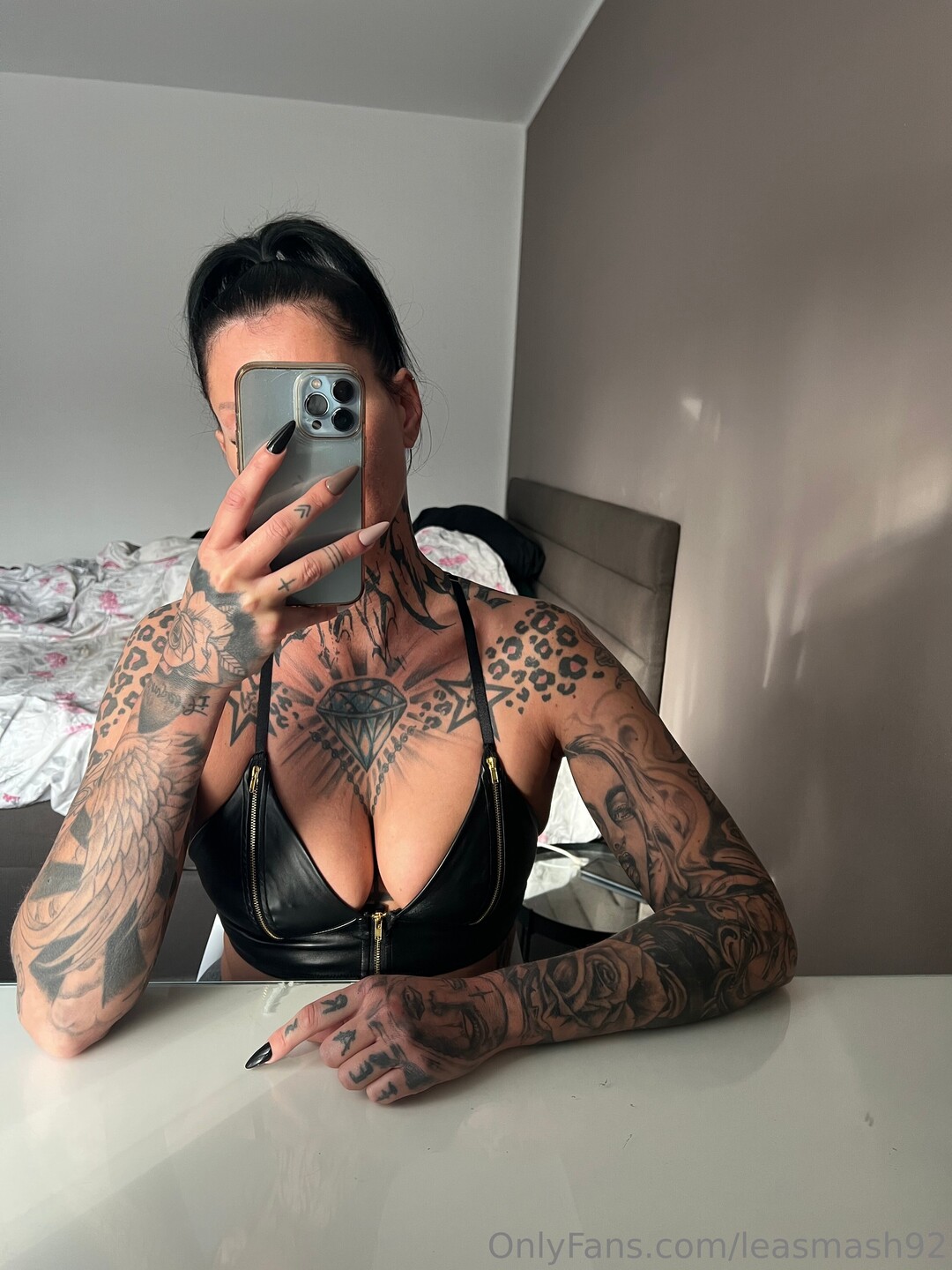 Elaineshubz naked model photos
