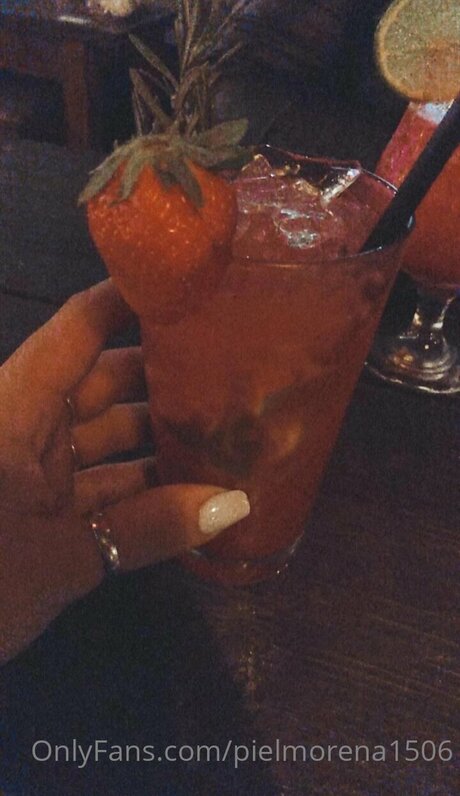 Pielmorena1506 xxx model pic