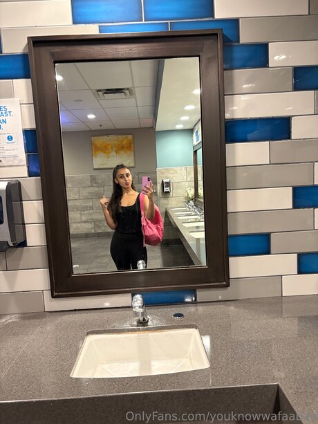 Youknowwafaabae star naked pic