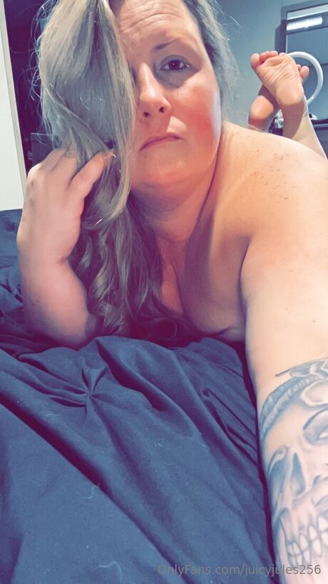 Juicyjules256 pornstar free img