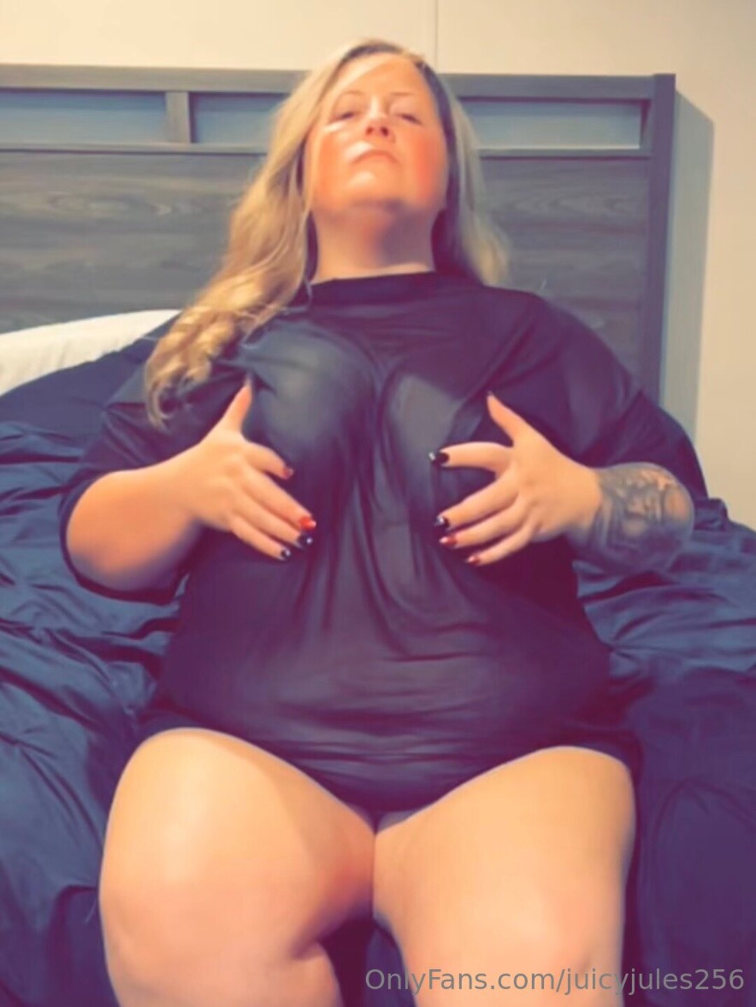 Juicyjules256 adult model pics
