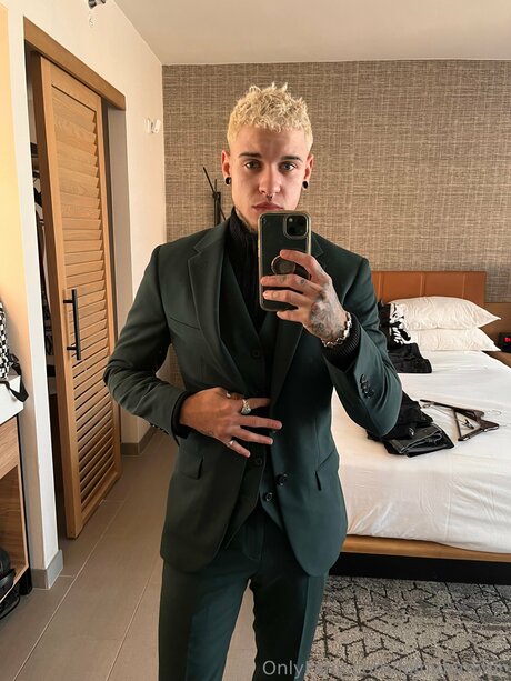 Ftmonlytrans sexy model photo