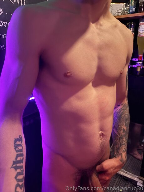 Canadiancub30 porn model images