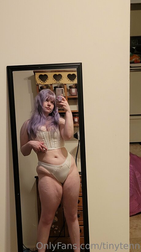 Tinytenn model nude photo